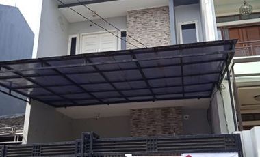DISEWAKAN !! Rumah Siap Huni Jalan 2 Mobil di Kelapa Cengkir , Harga OK