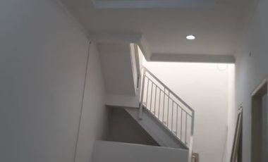DISEWAKAN !! Rumah Siap Huni Jalan 2 Mobil di Kelapa Cengkir , Harga OK