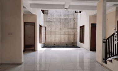 Disewakan Rumah Siap Huni Posisi Hook Dalam Perumahan Di Sektor 9