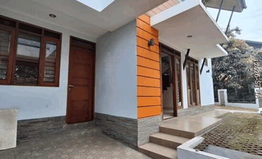 Disewakan Rumah Siap Huni Posisi Hook Dalam Perumahan Di Sektor 9