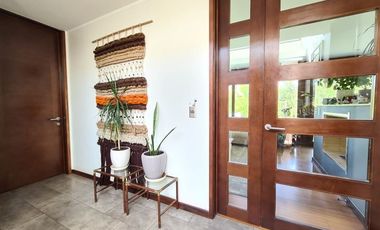 Oportunidad venta por viaje Casa 5D y 5B. Entrega inmediata.
