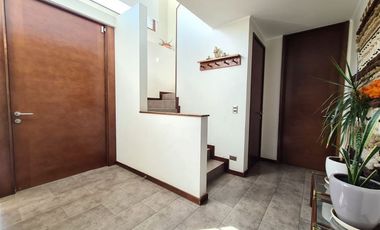 Oportunidad venta por viaje Casa 5D y 5B. Entrega inmediata.