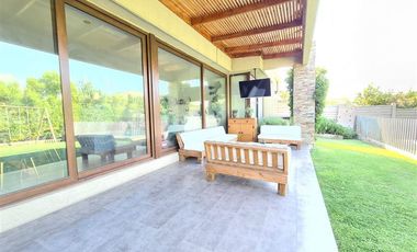 Oportunidad venta por viaje Casa 5D y 5B. Entrega inmediata.