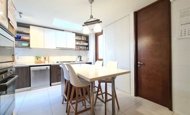 Oportunidad venta por viaje Casa 5D y 5B. Entrega inmediata.