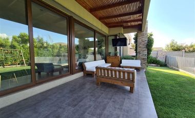 Oportunidad venta por viaje Casa 5D y 5B. Entrega inmediata.