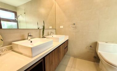 Oportunidad venta por viaje Casa 5D y 5B. Entrega inmediata.