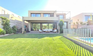 Oportunidad venta por viaje Casa 5D y 5B. Entrega inmediata.