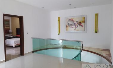 Residencia con Alberca y Amueblada