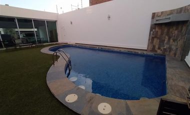 Residencia con Alberca y Amueblada