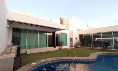 Residencia con Alberca y Amueblada