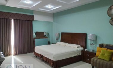 Residencia con Alberca y Amueblada