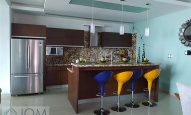Residencia con Alberca y Amueblada