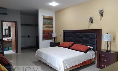 Residencia con Alberca y Amueblada