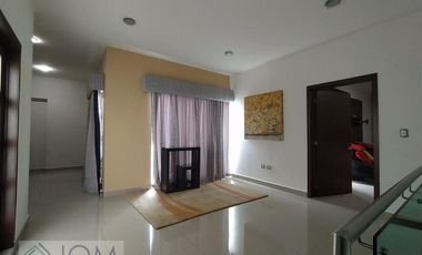 Residencia con Alberca y Amueblada