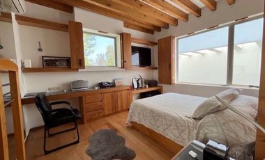 ESPECTACULAR CASA CALLE CERRADA PEDREGAL