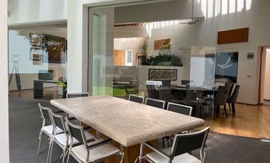 ESPECTACULAR CASA CALLE CERRADA PEDREGAL