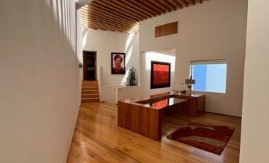 ESPECTACULAR CASA CALLE CERRADA PEDREGAL