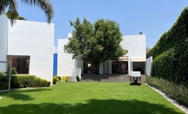 ESPECTACULAR CASA CALLE CERRADA PEDREGAL