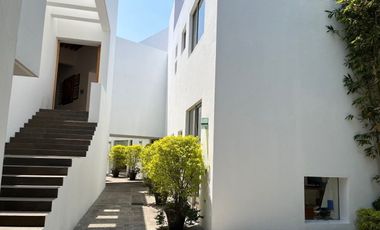 ESPECTACULAR CASA CALLE CERRADA PEDREGAL