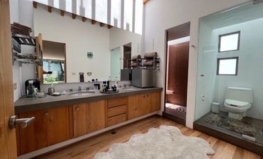 ESPECTACULAR CASA CALLE CERRADA PEDREGAL