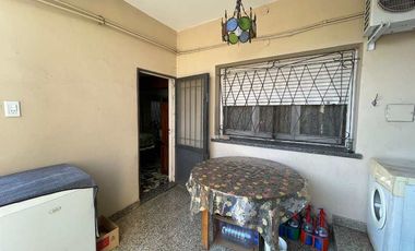 Casa para 2 Familias en venta en Bernal Oeste
