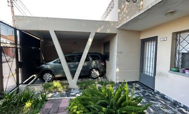 Casa para 2 Familias en venta en Bernal Oeste