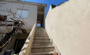 Casa para 2 Familias en venta en Bernal Oeste