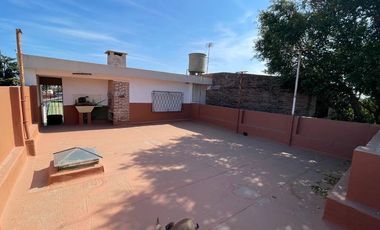 Casa para 2 Familias en venta en Bernal Oeste