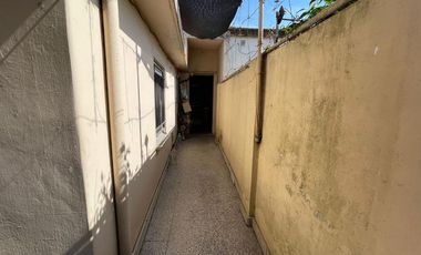 Casa para 2 Familias en venta en Bernal Oeste