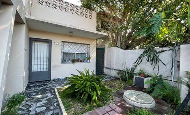 Casa para 2 Familias en venta en Bernal Oeste