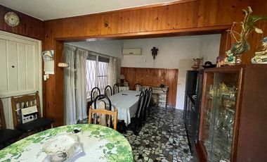 Casa para 2 Familias en venta en Bernal Oeste