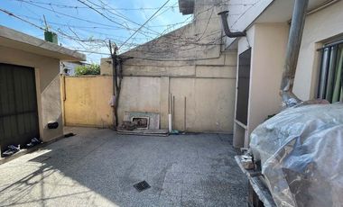 Casa para 2 Familias en venta en Bernal Oeste