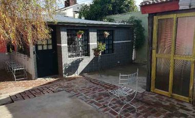 Casa para 2 Familias en venta en Bernal Oeste