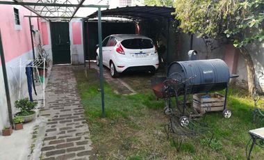 Casa para 2 Familias en venta en Bernal Oeste