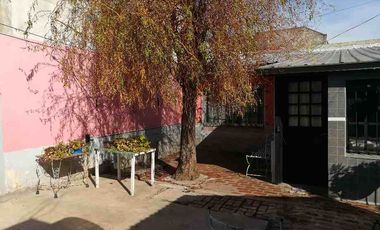Casa para 2 Familias en venta en Bernal Oeste