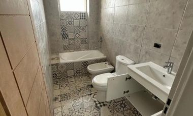 Espacioso y confortable departamento de dos ambientes con balcón a estrenar en la calle Monseñor Marcón 3433, San justo centro, a pocos metros de la a