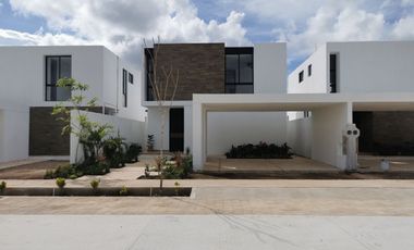 Venta de casa Residencial en privada Fiora en Cholul, Mérida Yucatán.
