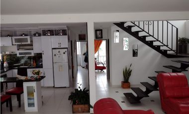 Venta de Casa de 190 m2 en 650 mill neg, en Mesitas del Colegio cund.