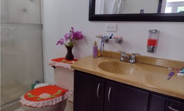 Venta de Casa de 190 m2 en 650 mill neg, en Mesitas del Colegio cund.