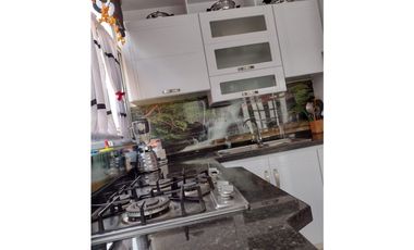 Venta de Casa de 190 m2 en 650 mill neg, en Mesitas del Colegio cund.