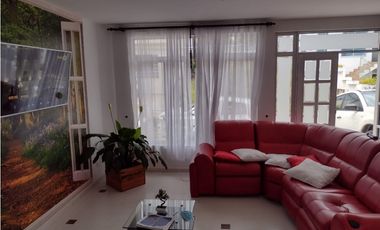 Venta de Casa de 190 m2 en 650 mill neg, en Mesitas del Colegio cund.
