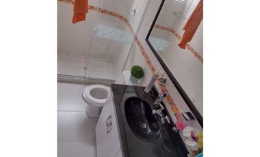 Venta de Casa de 190 m2 en 650 mill neg, en Mesitas del Colegio cund.