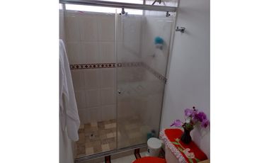 Venta de Casa de 190 m2 en 650 mill neg, en Mesitas del Colegio cund.