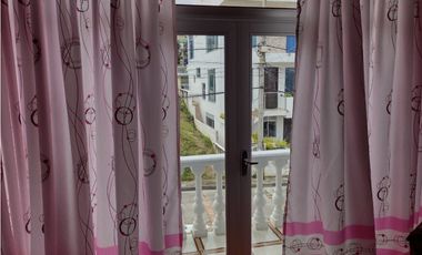 Venta de Casa de 190 m2 en 650 mill neg, en Mesitas del Colegio cund.