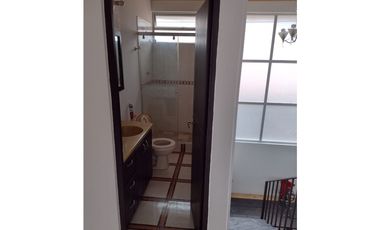 Venta de Casa de 190 m2 en 650 mill neg, en Mesitas del Colegio cund.