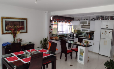 Venta de Casa de 190 m2 en 650 mill neg, en Mesitas del Colegio cund.