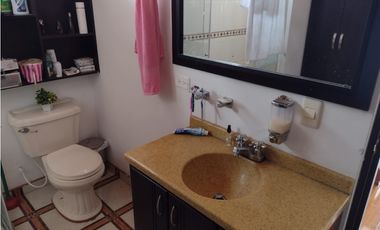 Venta de Casa de 190 m2 en 650 mill neg, en Mesitas del Colegio cund.