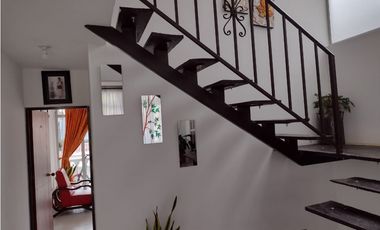 Venta de Casa de 190 m2 en 650 mill neg, en Mesitas del Colegio cund.