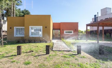 Casa en alquiler Temporal en Costa Esmeralda con pileta