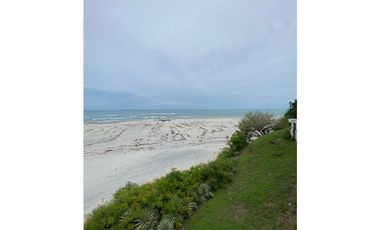 Se Vende casa frente al Mar